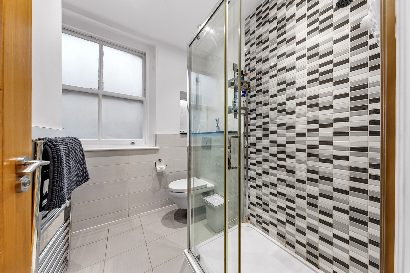1 Bed Flat, Rupert Street, W1D photo 4
