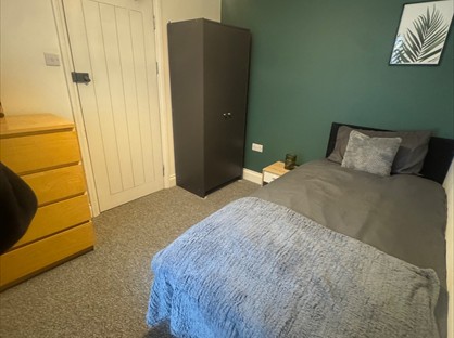 Room in a Shared House, Warren Road, TQ2