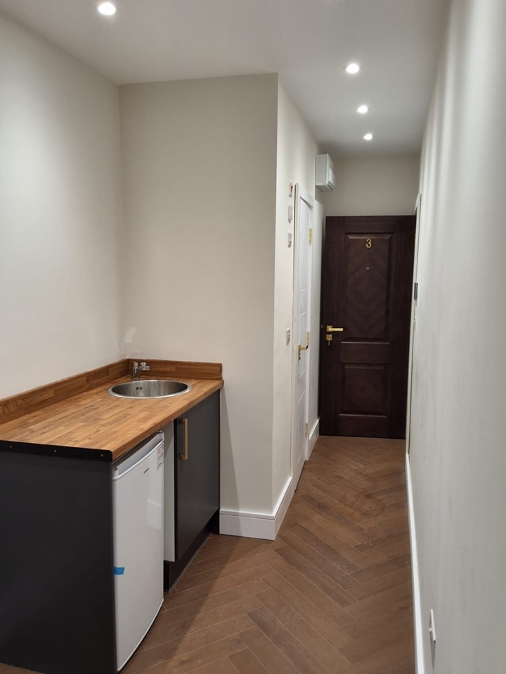Studio Flat, Tollington Road, N7