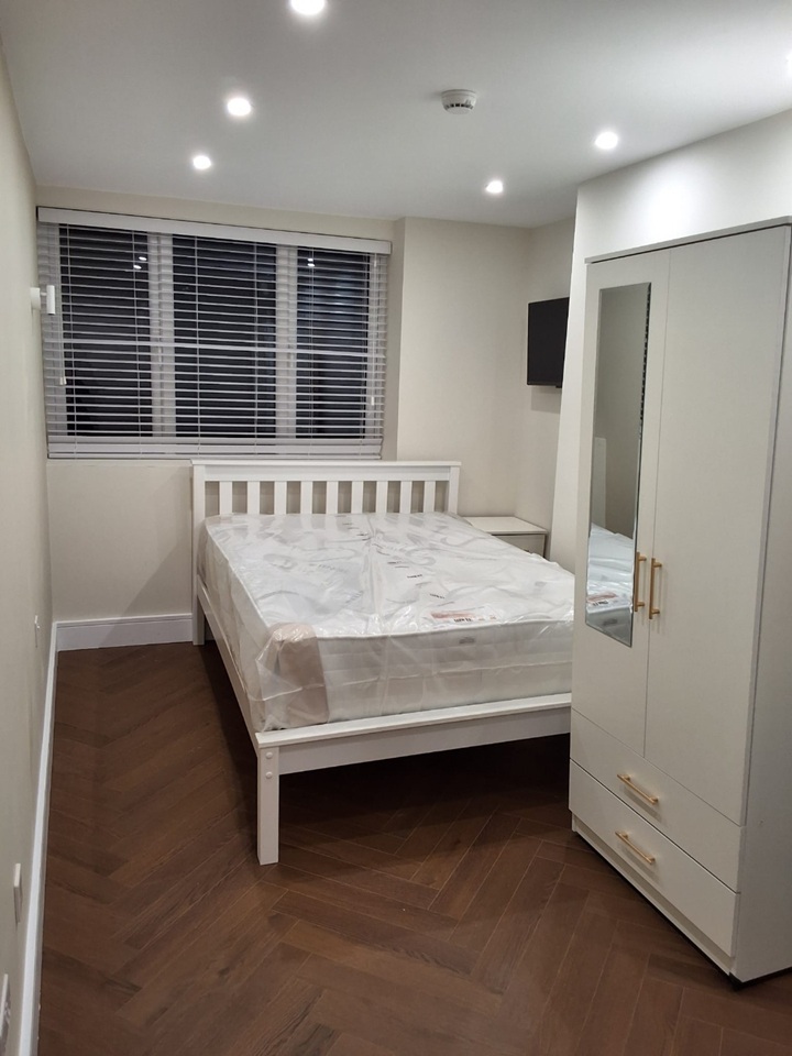 Studio Flat, Tollington Road, N7 photo 2
