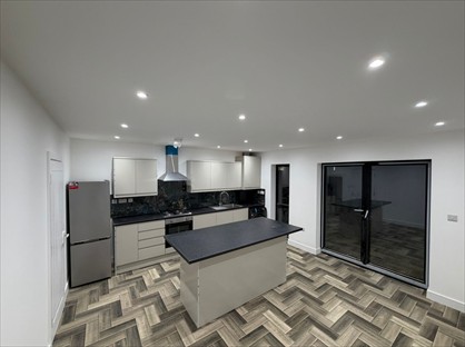 5 Bed Terraced House, Lodge Lane, RM5