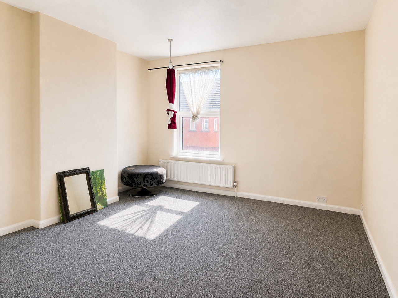 3 Bed Detached House, Thurman St, NG7 photo 2