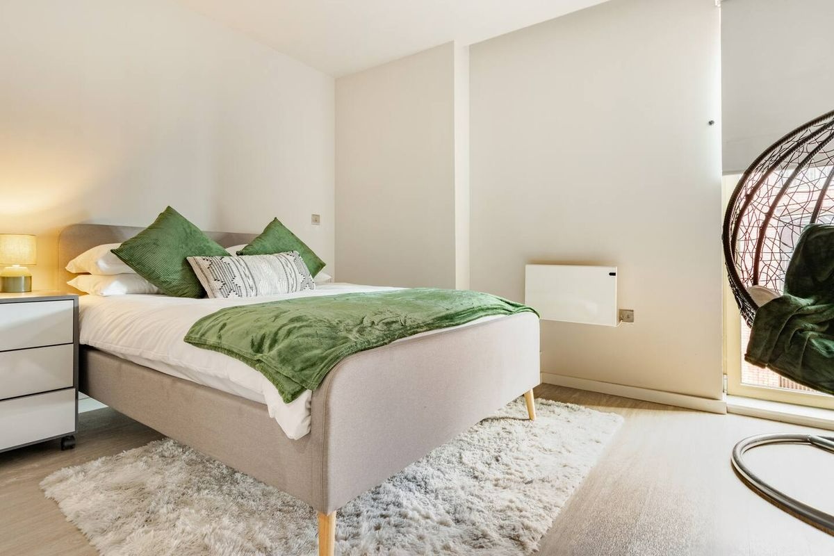 1 Bed Flat, Hulme Hall Road, M15