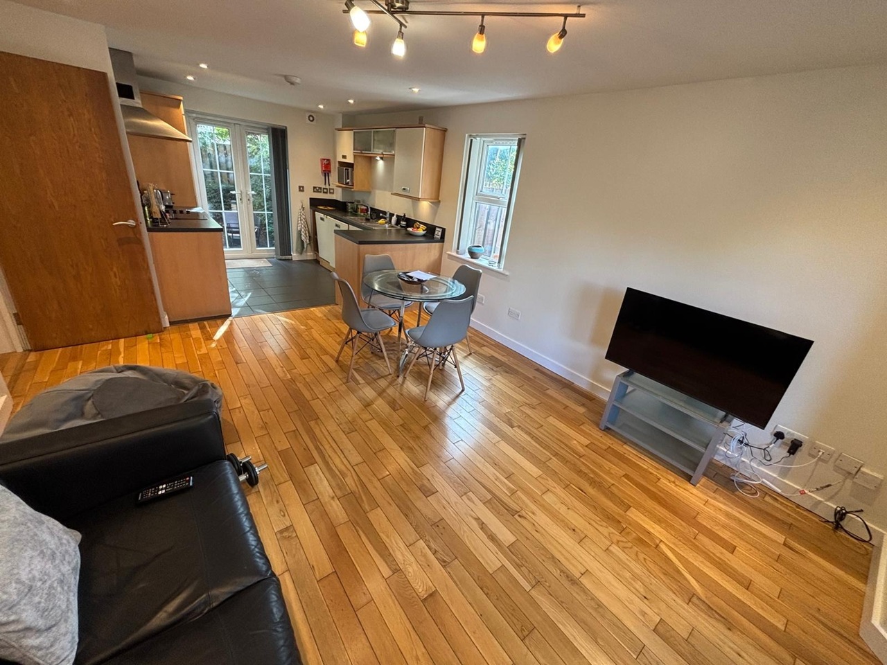 2 Bed Flat, The Junxion, LS5 photo 2
