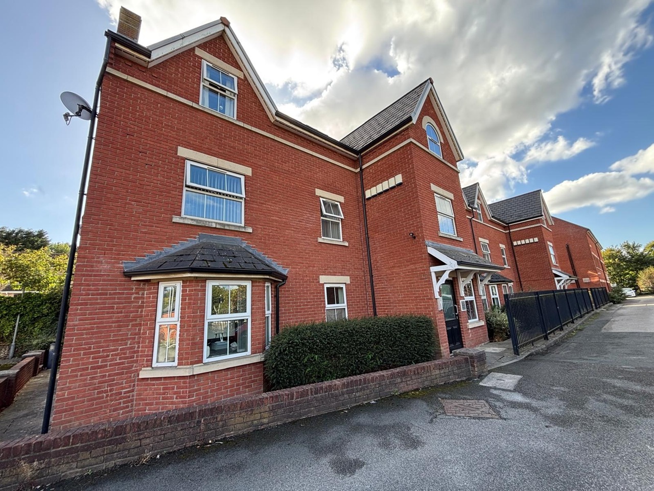 2 Bed Flat, The Junxion, LS5 photo 4