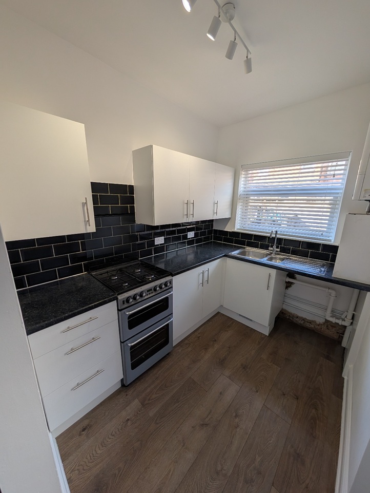 2 Bed Terraced House, Beverley St, DE24 photo 2