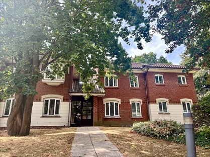 2 Bed Flat, Guildford Road, KT22