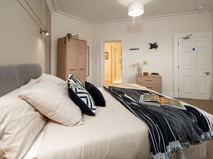 8 bed room for rent in Room in a Shared House, King St, LL11