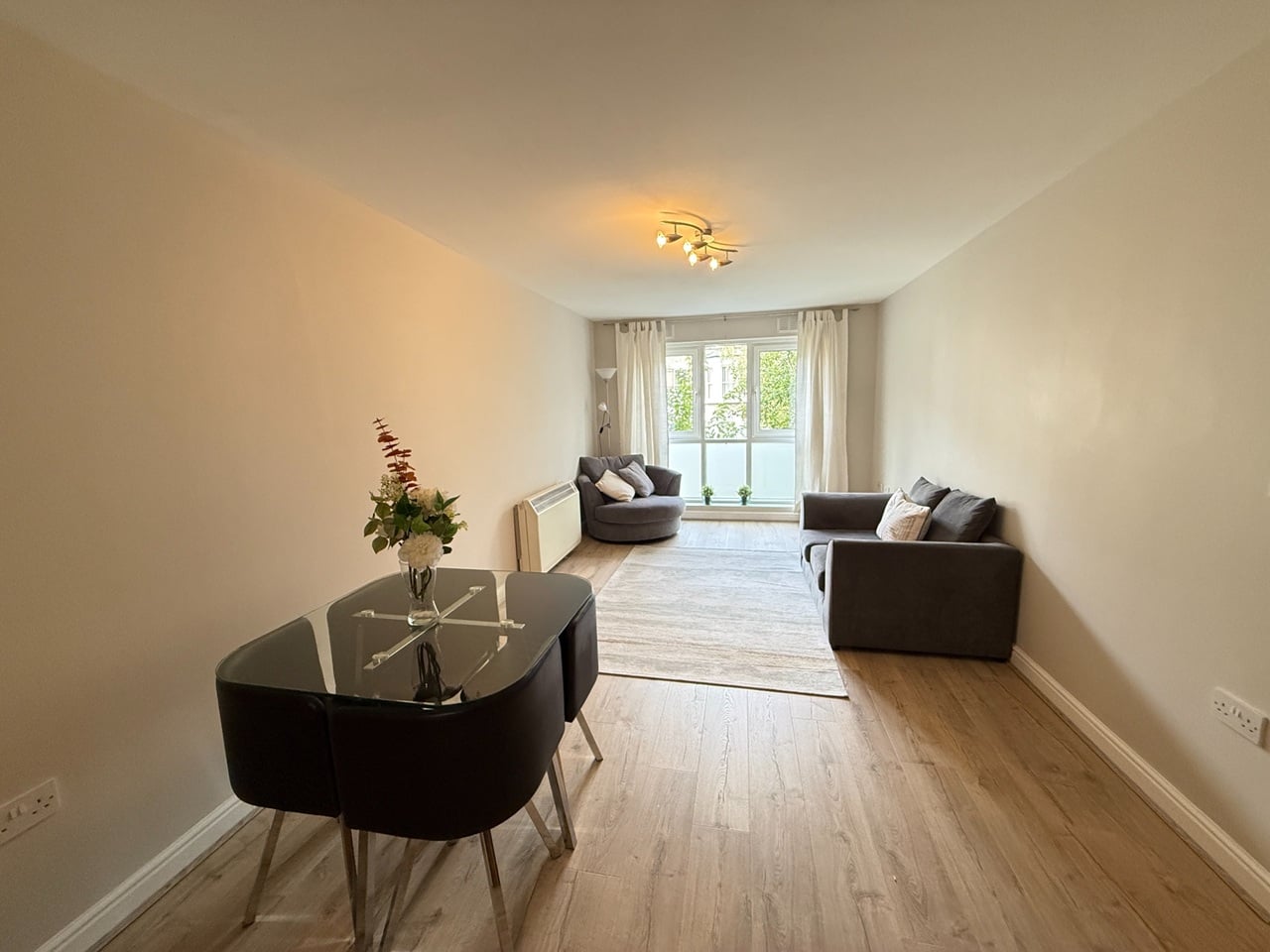 2 Bed Flat, Caledonian Road, N7 photo 3
