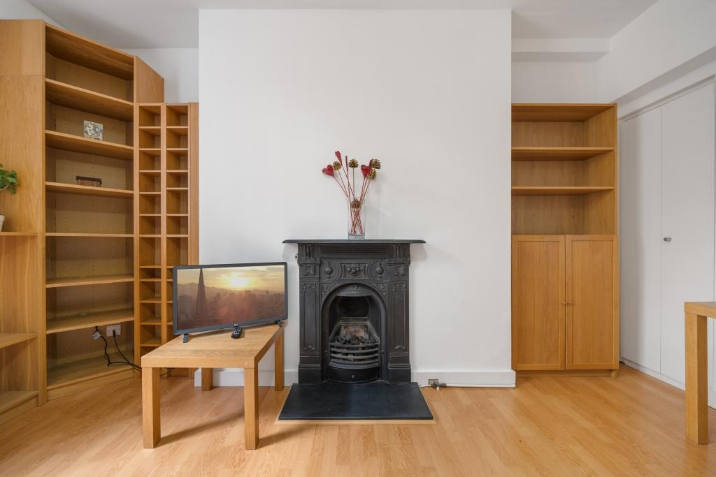 Studio Flat, Gloucester St, SW1V photo 3