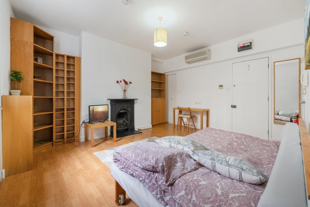 Studio Flat, Gloucester St, SW1V photo 2