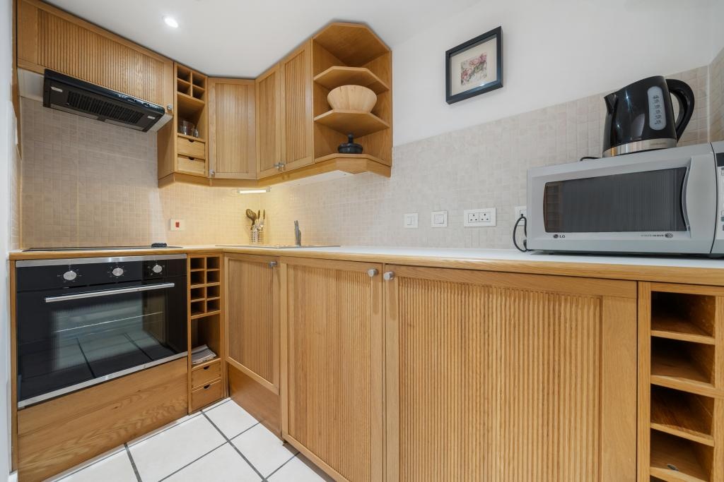 Studio Flat, Gloucester St, SW1V photo 4