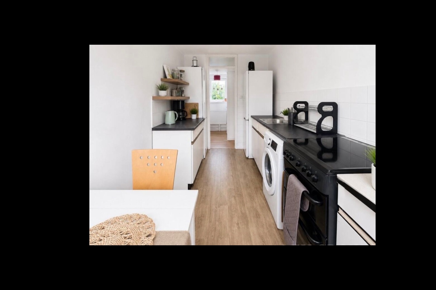 3 Bed Maisonette, Cable St, E1W photo 2