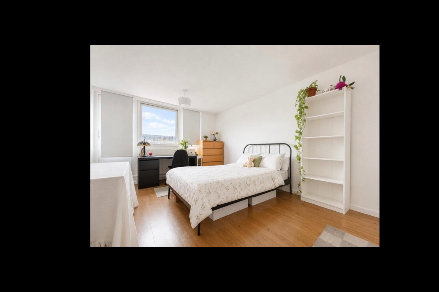 3 Bed Maisonette, Cable St, E1W photo 3