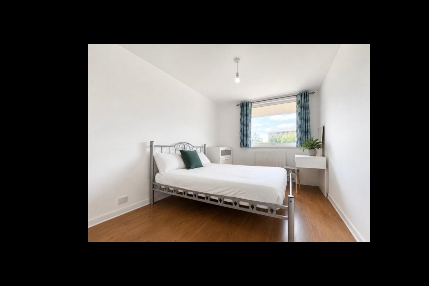 3 Bed Maisonette, Cable St, E1W photo 5