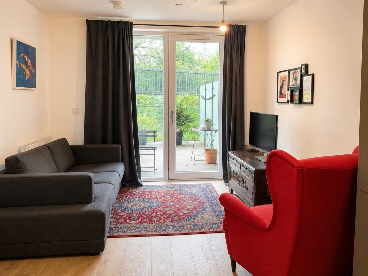 1 Bed Flat, Riverside View, RG1 photo 2