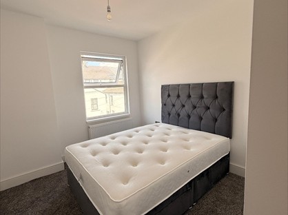 Room in a Shared Flat, Balmoral Road, LA4