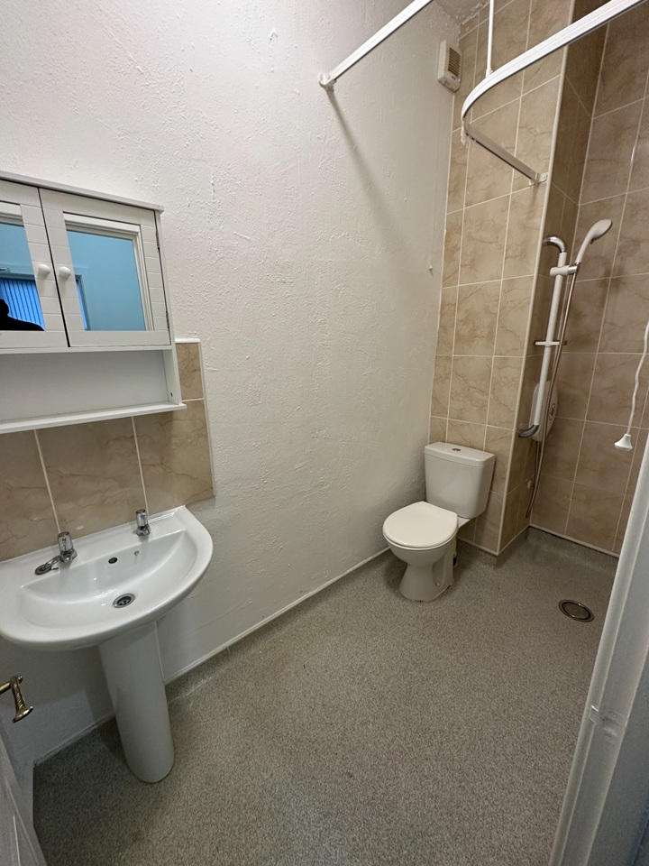 1 Bed Flat, Mexborough Avenue, LS7 photo 4