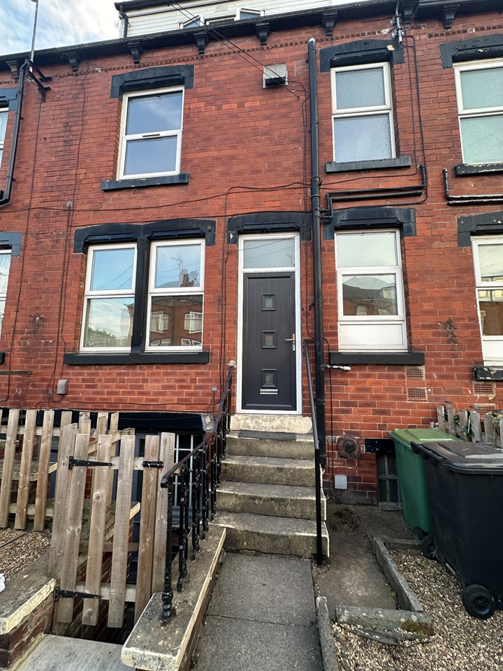 2 Bed Terraced House, Tilbury Mount, LS11