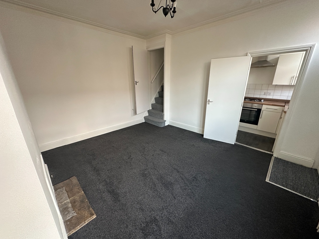 2 Bed Terraced House, Tilbury Mount, LS11 photo 2
