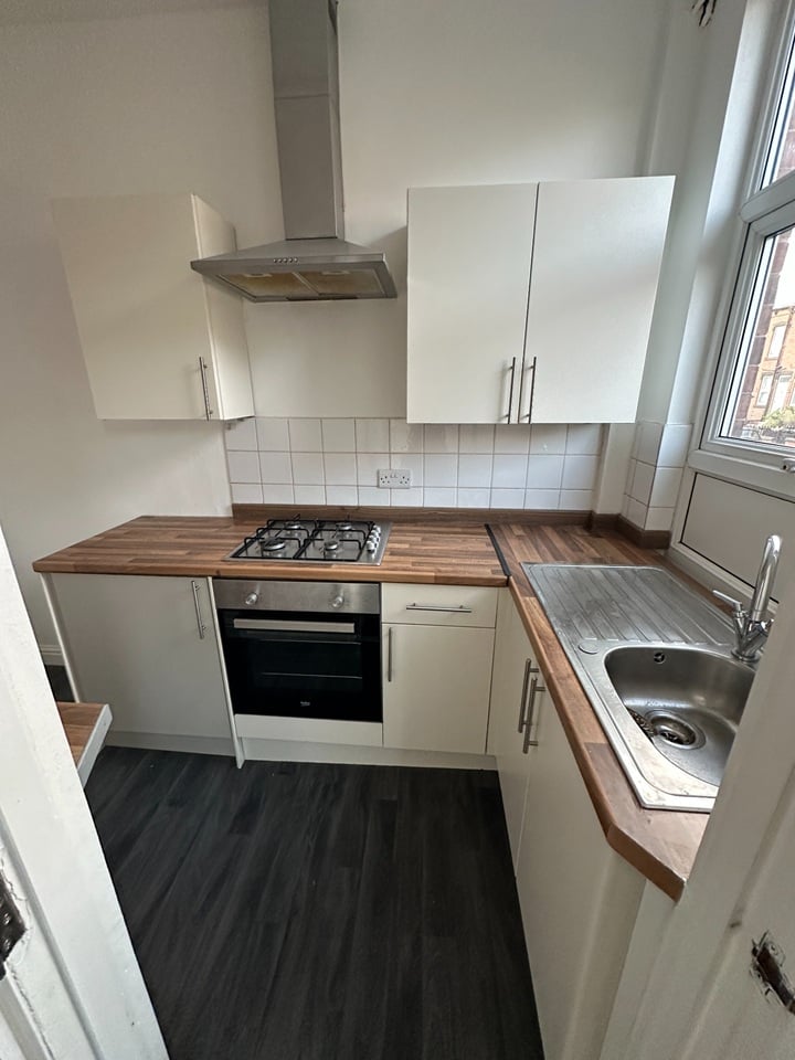 2 Bed Terraced House, Tilbury Mount, LS11 photo 4