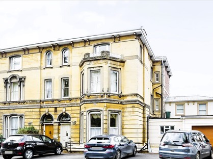 3 Bed Flat, Pittville Circus Road, GL52