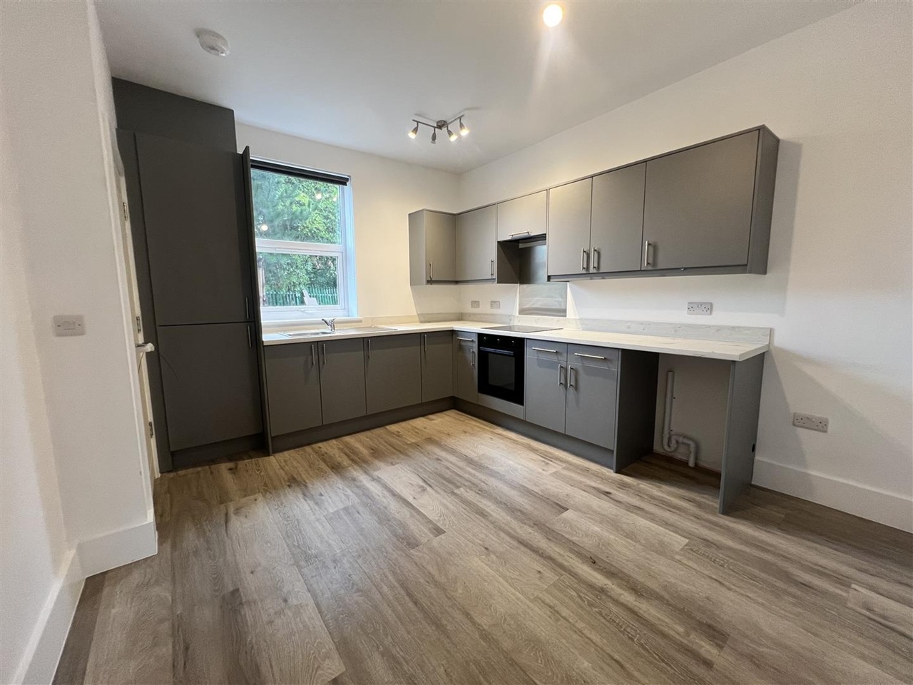 3 Bed Terraced House, Whingate, LS12