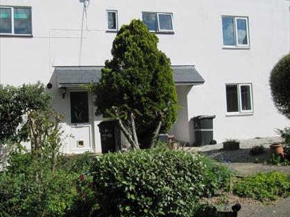 2 Bed Flat, Dairy Court, TA18