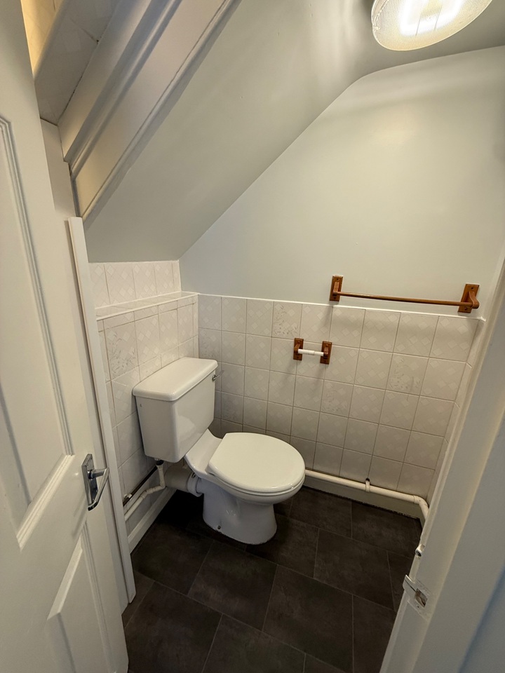 1 Bed Flat, Lawn Road, SO17 photo 5