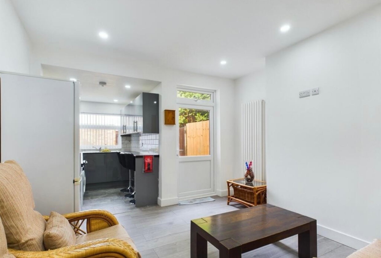 4 Bed Terraced House, Queens Road, NG9