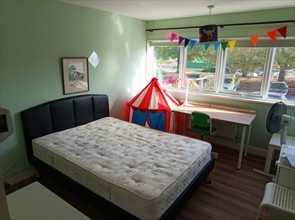 Room in a Shared House, Farnham Gardens, SW20