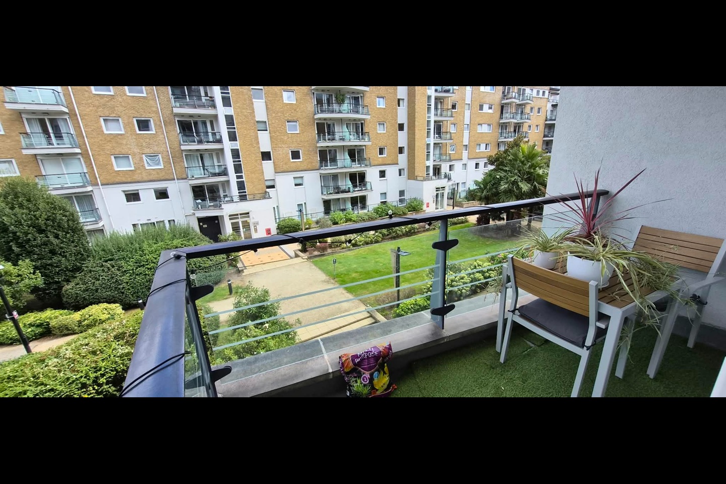 2 Bed Flat, Bluewater House, SW18 photo 3