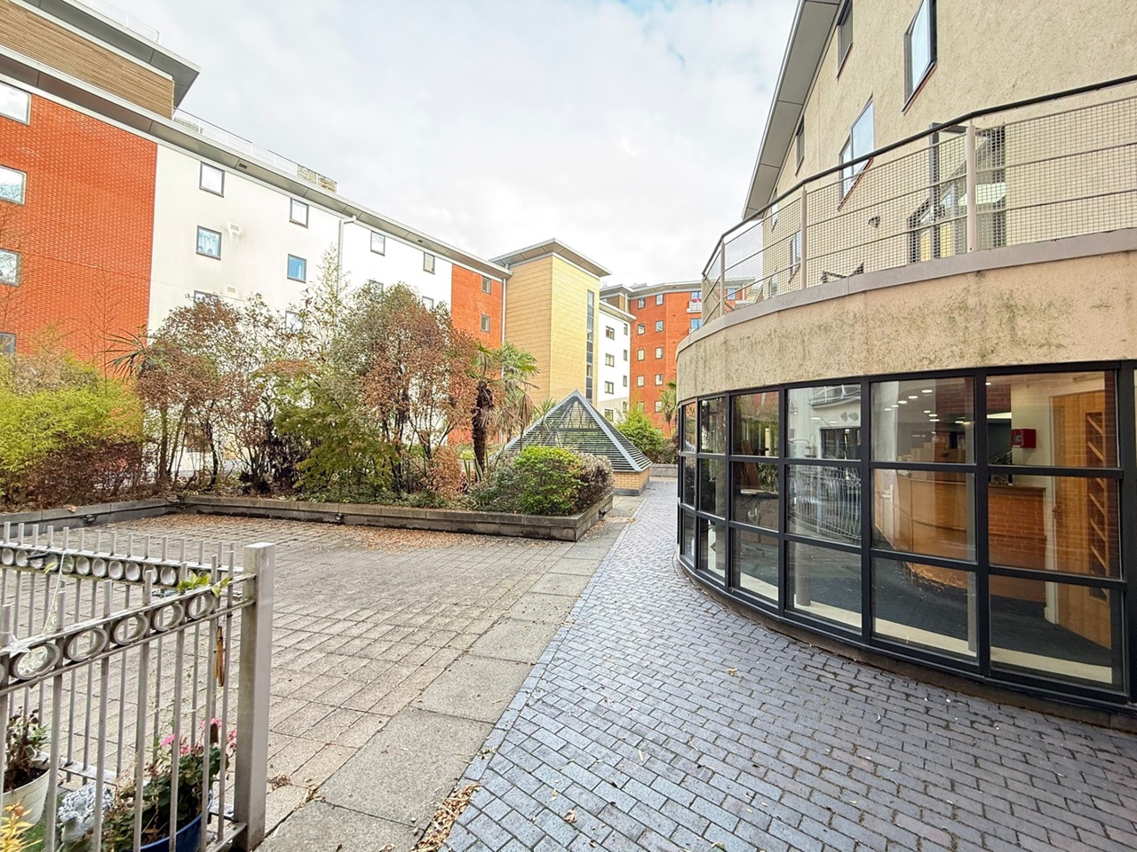 1 Bed Flat, Browning St, B16 photo 2
