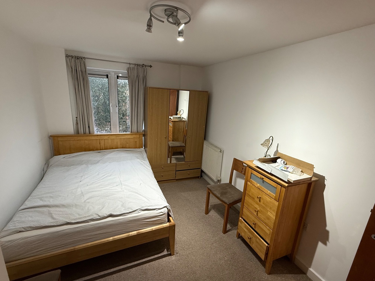 2 Bed Flat, The Pinnacle, RG1 photo 2