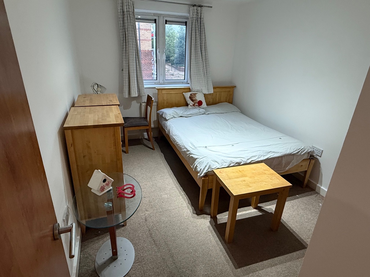 2 Bed Flat, The Pinnacle, RG1 photo 4
