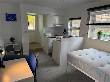 Room in a Shared House, Holland Road, ME14