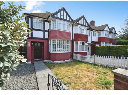 3 Bed Semi-Detached House, Jevington Way, SE12