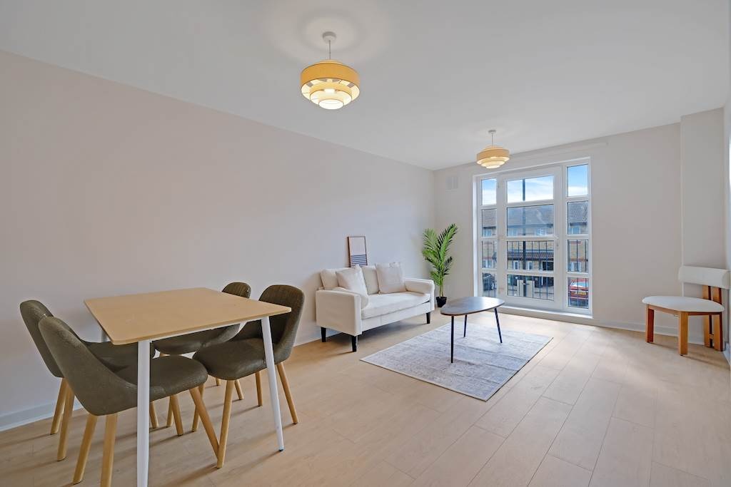 2 Bed Flat, Knoyle St, SE14 photo 3