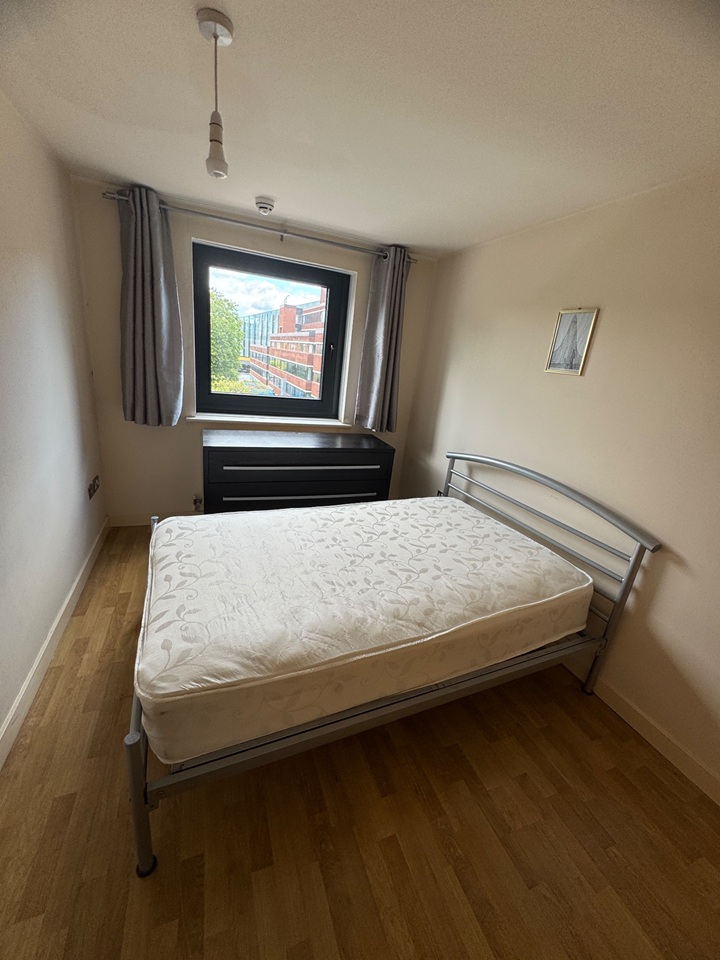 1 Bed Flat, The Eighth Day, M1 photo 3