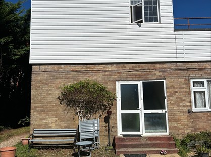 1 Bed Flat, Hayes Close, PO18