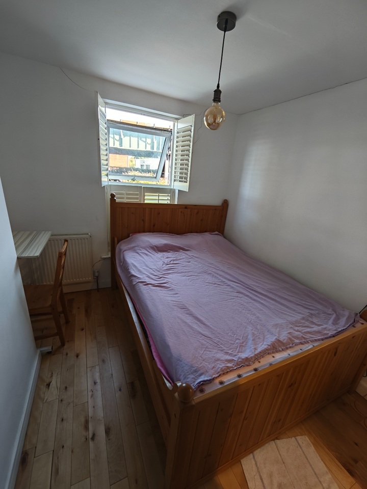Room in a Shared House, Eversleigh Road, SW11 photo 2