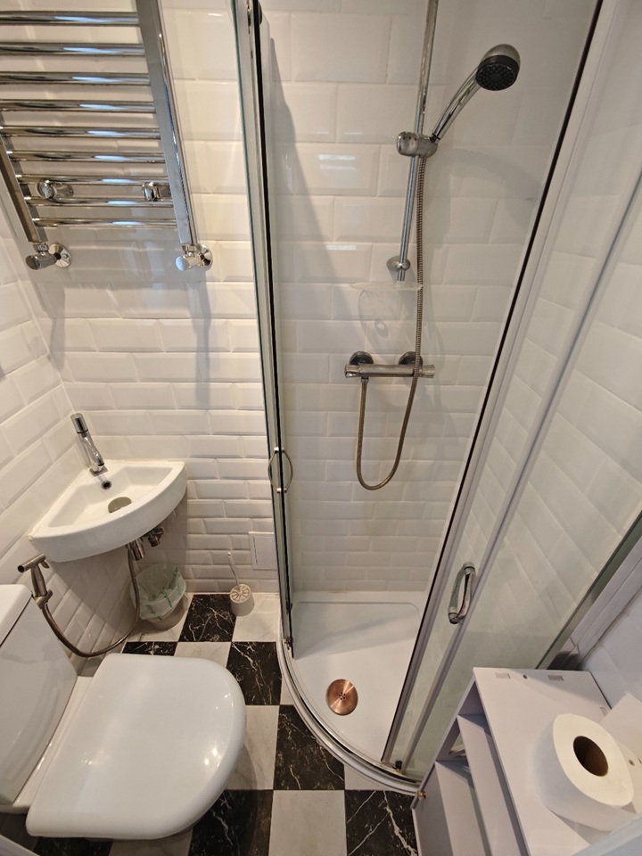 Room in a Shared House, Eversleigh Road, SW11 photo 3