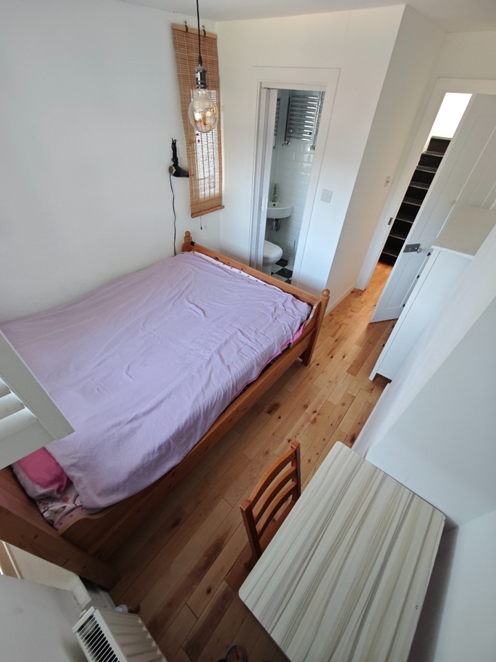 Room in a Shared House, Eversleigh Road, SW11 photo 4