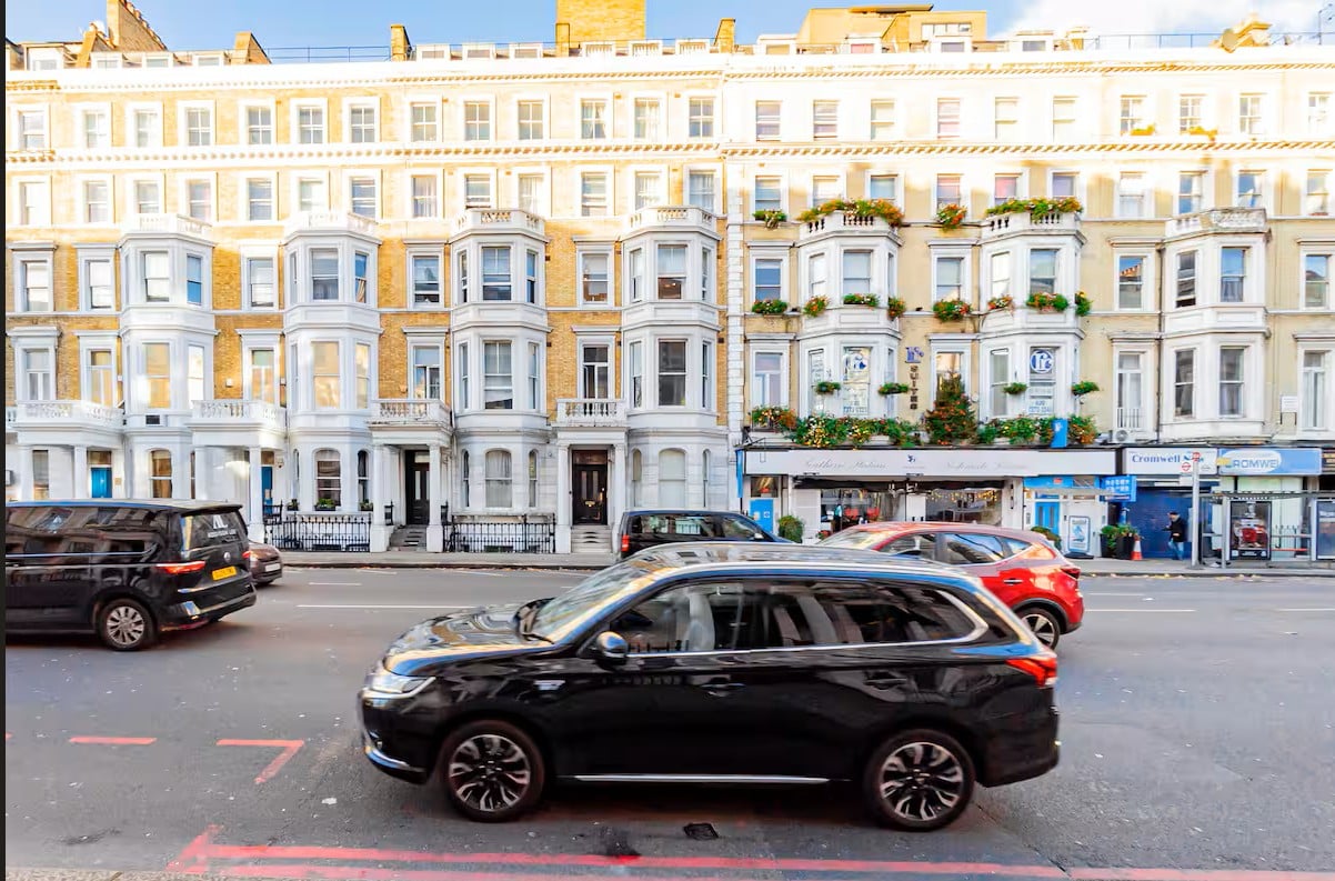 2 Bed Flat, Cromwell Road, SW7