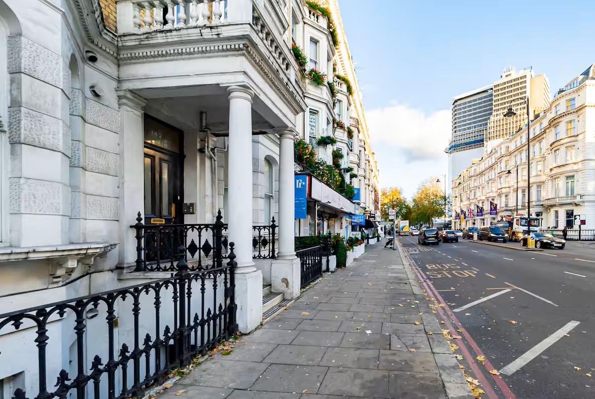 2 Bed Flat, Cromwell Road, SW7 photo 2