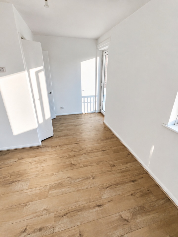 2 Bed Flat, Bywater Place, SE16 photo 4