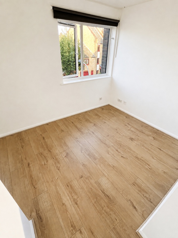 2 Bed Flat, Bywater Place, SE16 photo 5