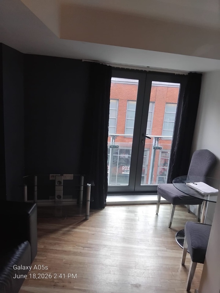 1 Bed Flat, Withy Grove, M4 photo 2
