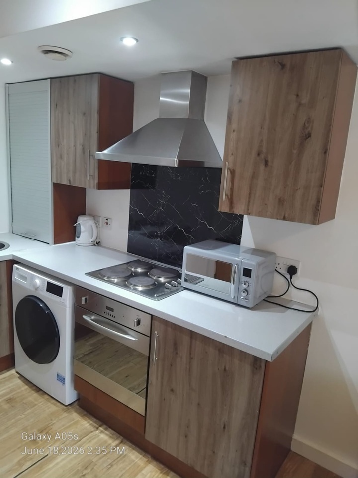 1 Bed Flat, Withy Grove, M4 photo 4