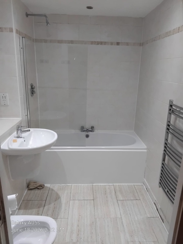 1 Bed Flat, Withy Grove, M4 photo 5